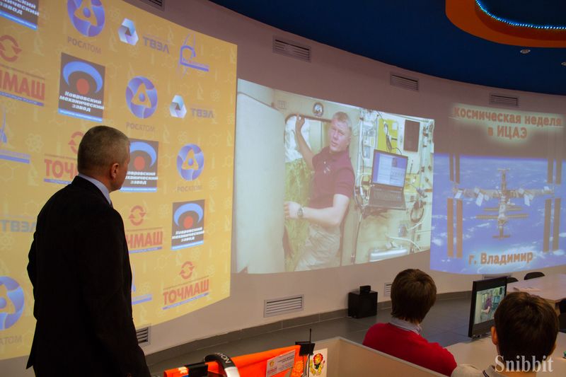 Фото к Профессия — космонавт: владимирские школьники встретились с космонавтом-испытателем Олегом Новицким