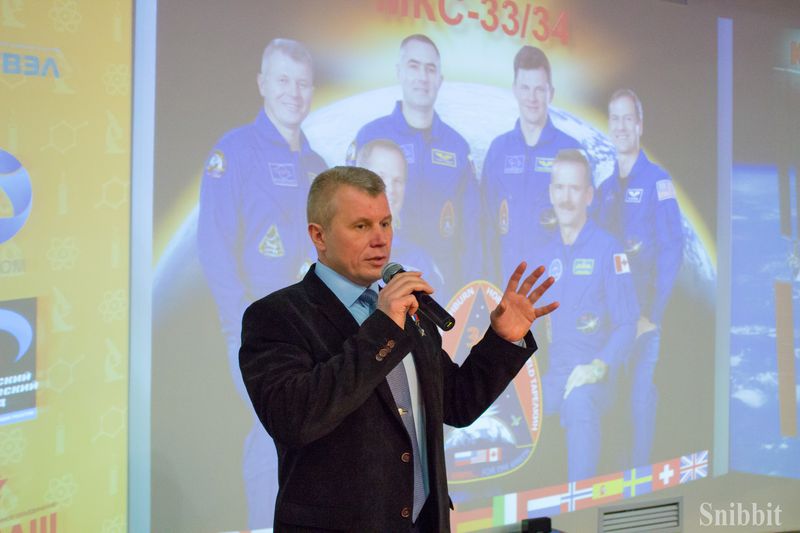 Фото к Профессия — космонавт: владимирские школьники встретились с космонавтом-испытателем Олегом Новицким