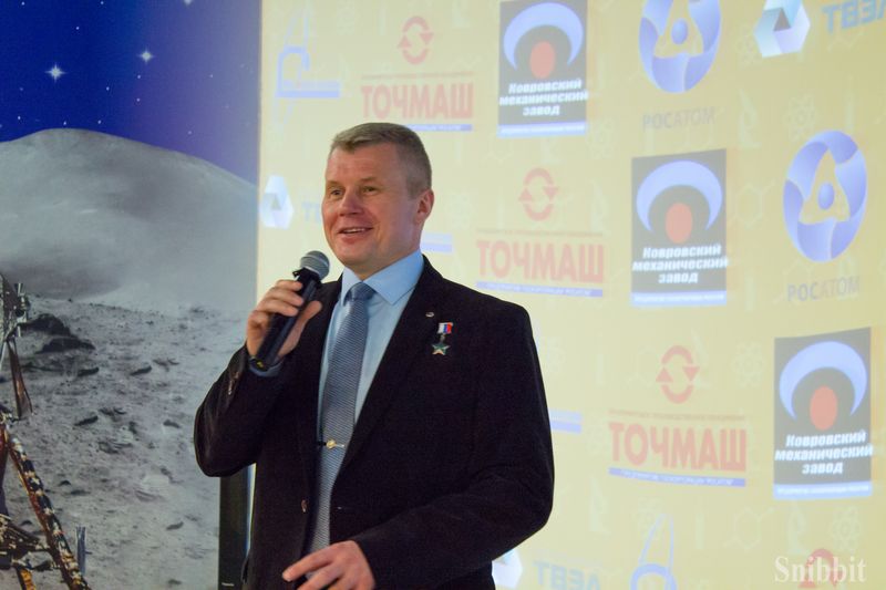 Фото к Профессия — космонавт: владимирские школьники встретились с космонавтом-испытателем Олегом Новицким