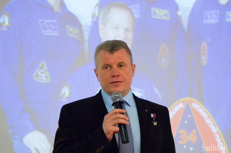 Фото к Профессия — космонавт: владимирские школьники встретились с космонавтом-испытателем Олегом Новицким