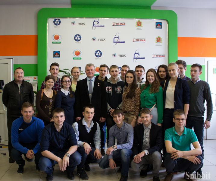 Фото к Профессия — космонавт: владимирские школьники встретились с космонавтом-испытателем Олегом Новицким