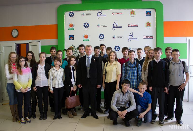 Фото к Профессия — космонавт: владимирские школьники встретились с космонавтом-испытателем Олегом Новицким