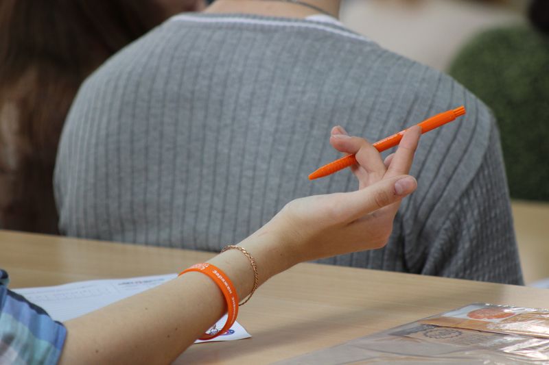 Фото к Тотальный диктант во Владимире: более 180 владимирцев решили проверить свою грамотность