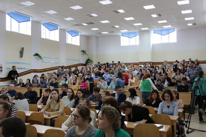 Фото к Тотальный диктант во Владимире: более 180 владимирцев решили проверить свою грамотность