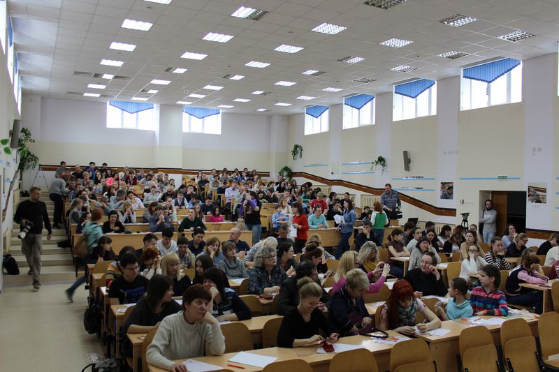 Фото к Тотальный диктант во Владимире: более 180 владимирцев решили проверить свою грамотность