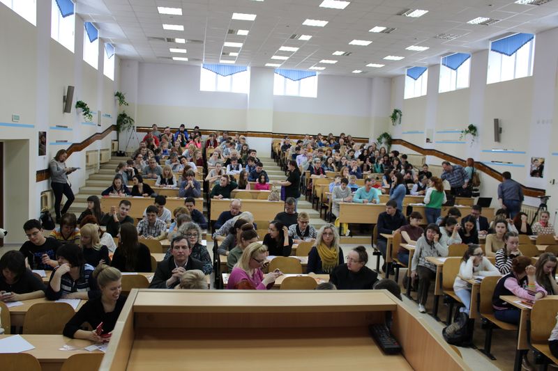 Фото к Тотальный диктант во Владимире: более 180 владимирцев решили проверить свою грамотность