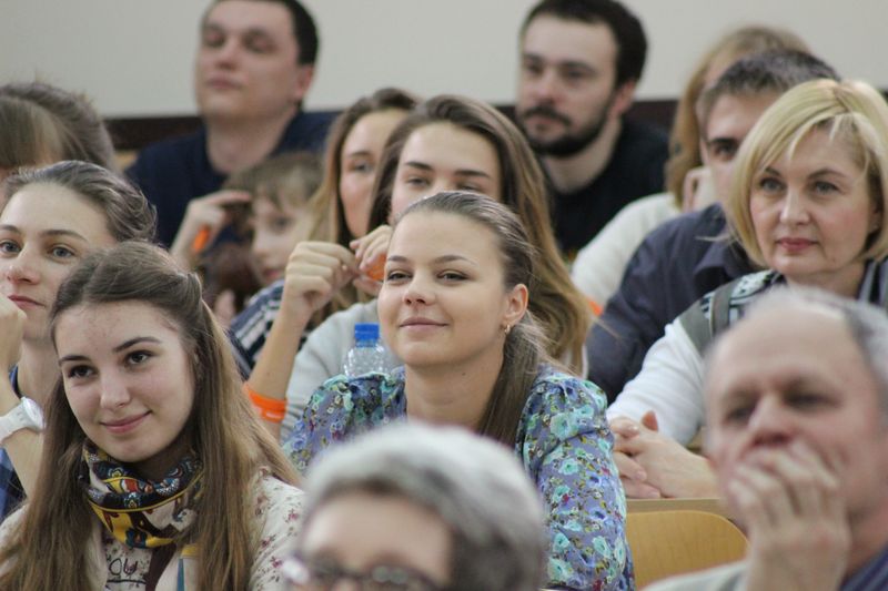 Фото к Тотальный диктант во Владимире: более 180 владимирцев решили проверить свою грамотность