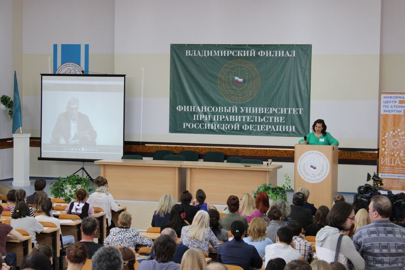 Фото к Тотальный диктант во Владимире: более 180 владимирцев решили проверить свою грамотность