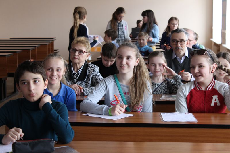 Фото к Тотальный диктант во Владимире: более 180 владимирцев решили проверить свою грамотность