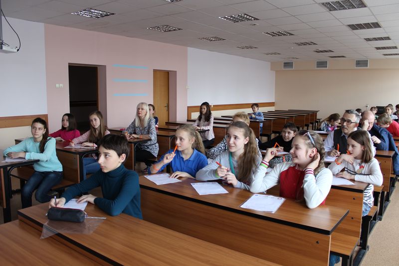 Фото к Тотальный диктант во Владимире: более 180 владимирцев решили проверить свою грамотность