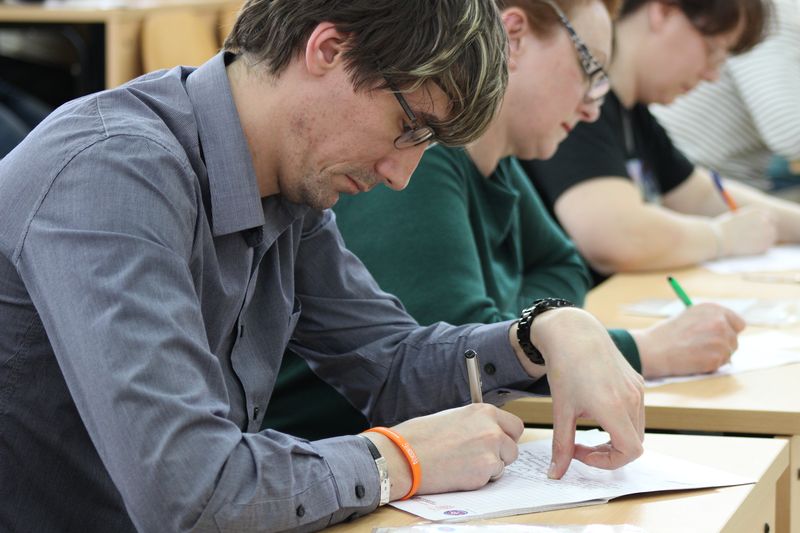 Фото к Тотальный диктант во Владимире: более 180 владимирцев решили проверить свою грамотность