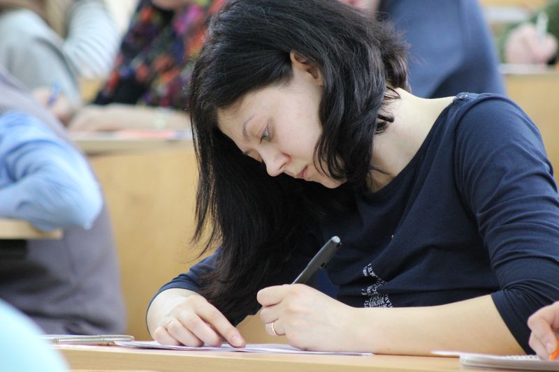 Фото к Тотальный диктант во Владимире: более 180 владимирцев решили проверить свою грамотность