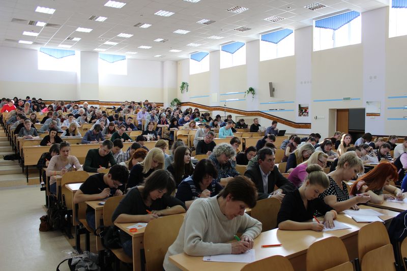 Фото к Тотальный диктант во Владимире: более 180 владимирцев решили проверить свою грамотность