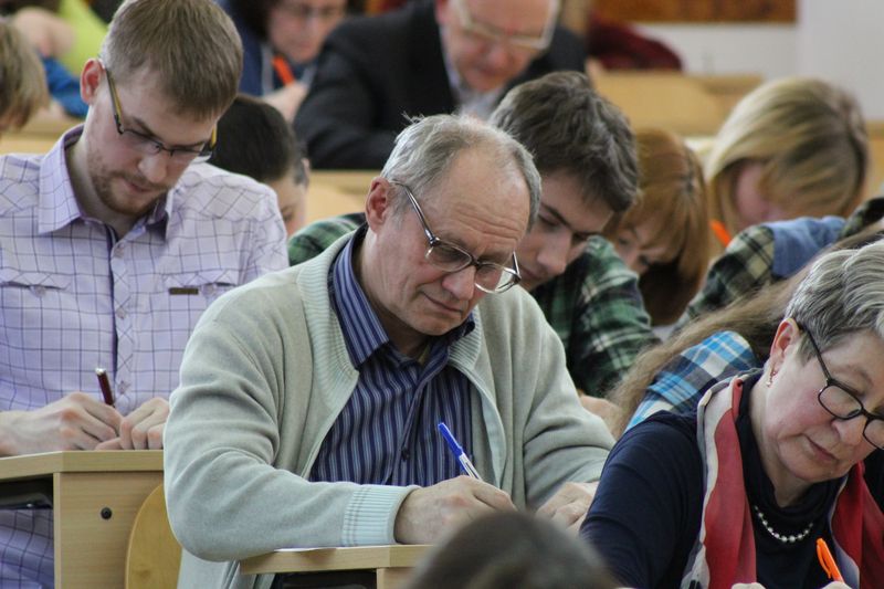 Фото к Тотальный диктант во Владимире: более 180 владимирцев решили проверить свою грамотность