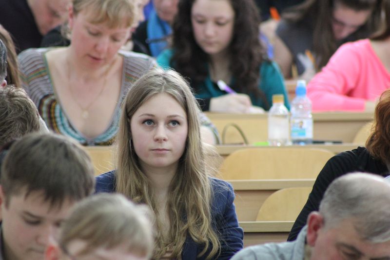 Фото к Тотальный диктант во Владимире: более 180 владимирцев решили проверить свою грамотность