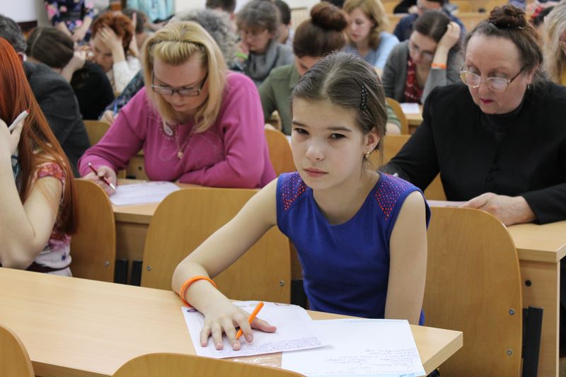 Фото к Тотальный диктант во Владимире: более 180 владимирцев решили проверить свою грамотность