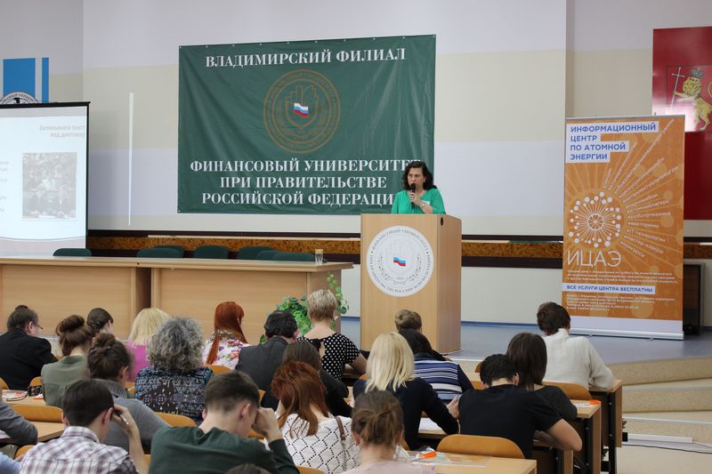 Фото к Тотальный диктант во Владимире: более 180 владимирцев решили проверить свою грамотность