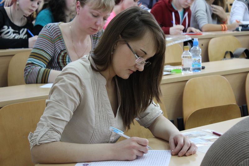 Фото к Тотальный диктант во Владимире: более 180 владимирцев решили проверить свою грамотность