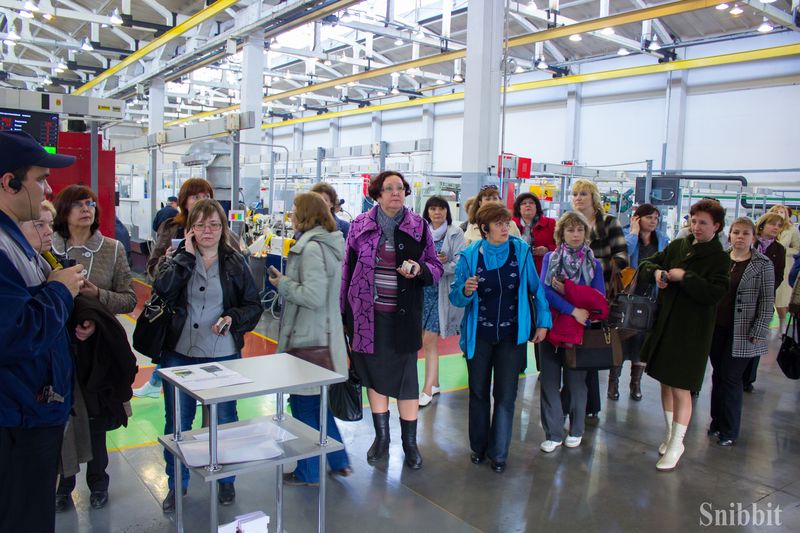 Фото к Владимирские педагоги исследовали «супермаркет» и познакомились с «принципом „Макдональдса“» на Ковровском механическом заводе