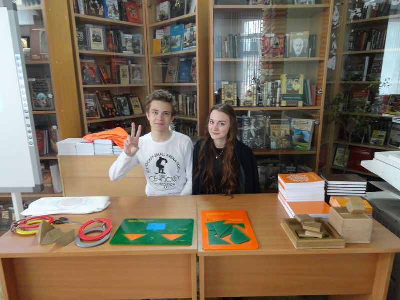 Фото к Сотрудники ИЦАЭ Владимира подарили участникам «Библионочи» оранжевое настроение