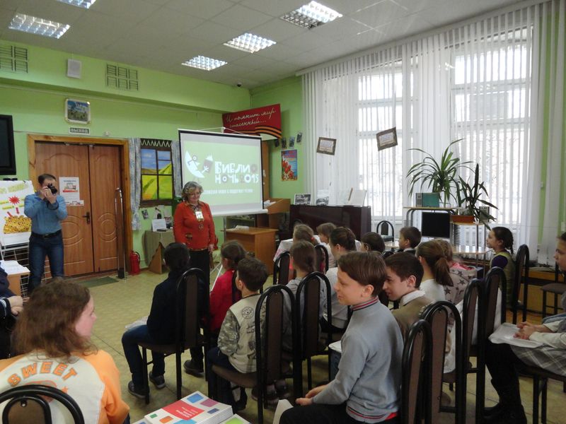 Фото к Сотрудники ИЦАЭ Владимира подарили участникам «Библионочи» оранжевое настроение