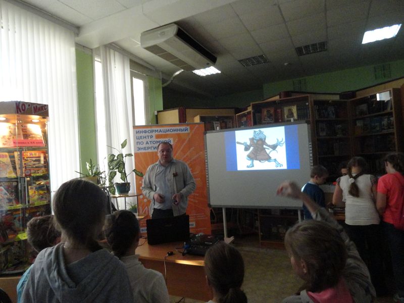 Фото к Сотрудники ИЦАЭ Владимира подарили участникам «Библионочи» оранжевое настроение