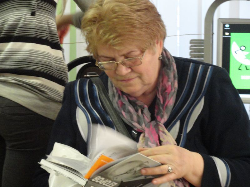 Фото к Сотрудники ИЦАЭ Владимира подарили участникам «Библионочи» оранжевое настроение