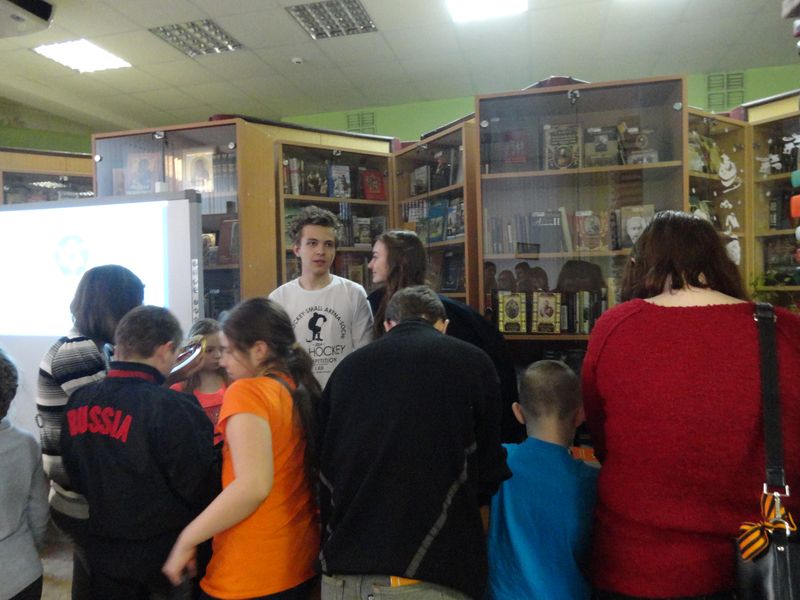 Фото к Сотрудники ИЦАЭ Владимира подарили участникам «Библионочи» оранжевое настроение