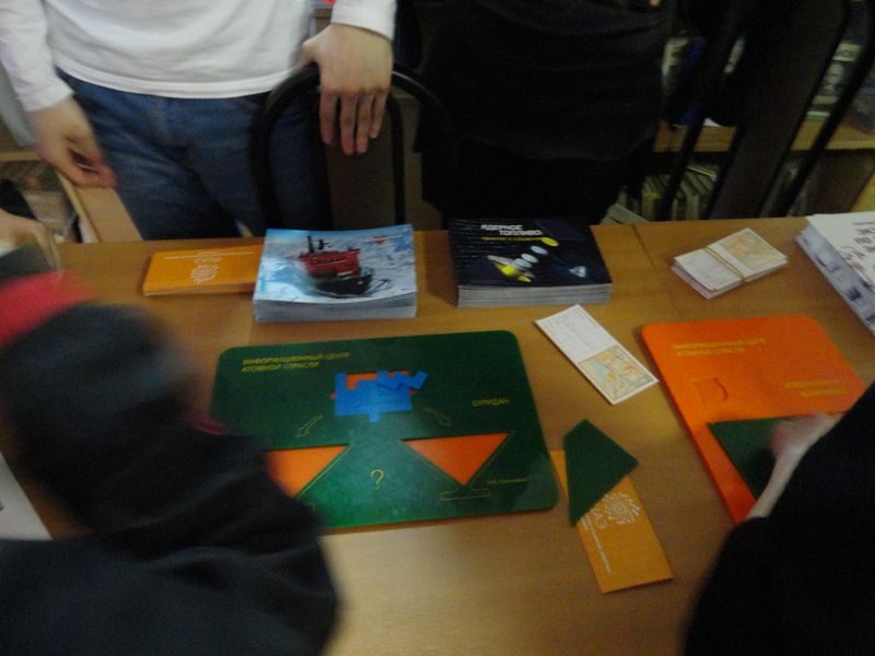 Фото к Сотрудники ИЦАЭ Владимира подарили участникам «Библионочи» оранжевое настроение