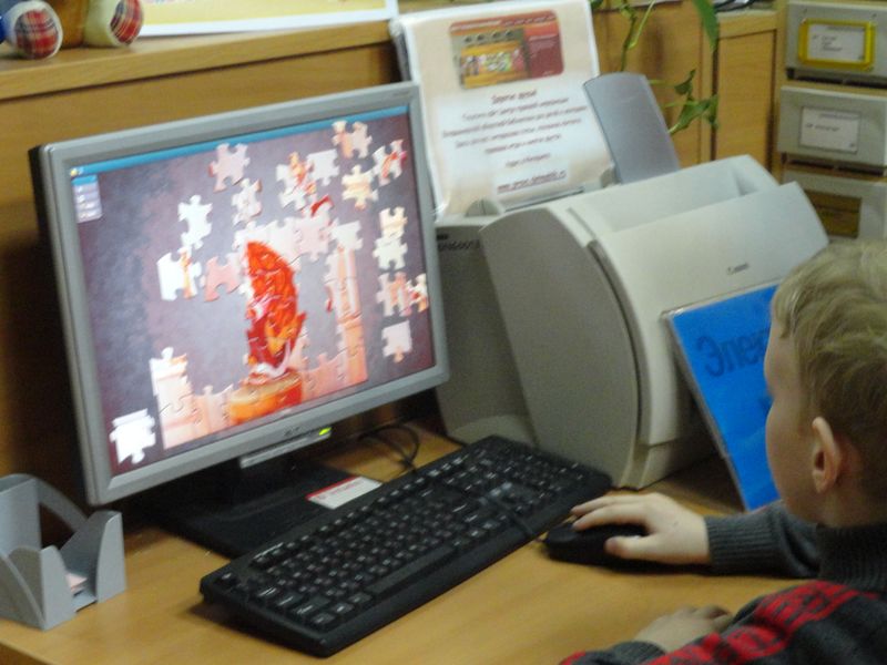 Фото к Сотрудники ИЦАЭ Владимира подарили участникам «Библионочи» оранжевое настроение