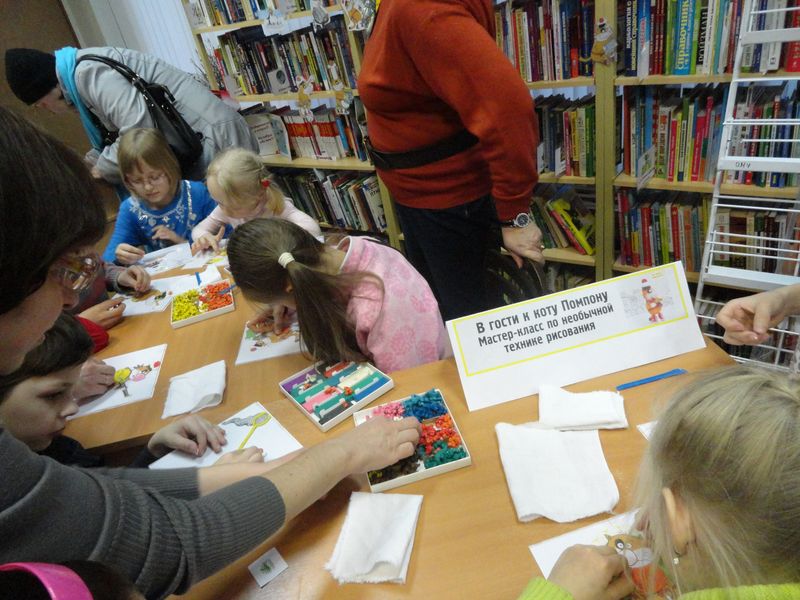 Фото к Сотрудники ИЦАЭ Владимира подарили участникам «Библионочи» оранжевое настроение