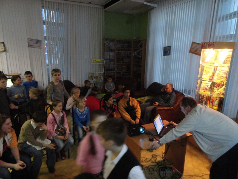 Фото к Сотрудники ИЦАЭ Владимира подарили участникам «Библионочи» оранжевое настроение