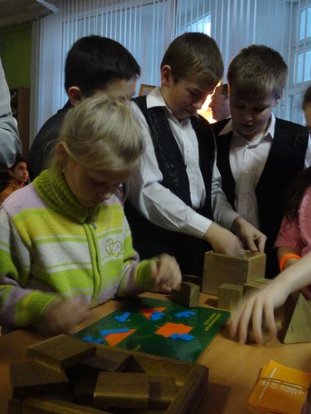 Фото к Сотрудники ИЦАЭ Владимира подарили участникам «Библионочи» оранжевое настроение