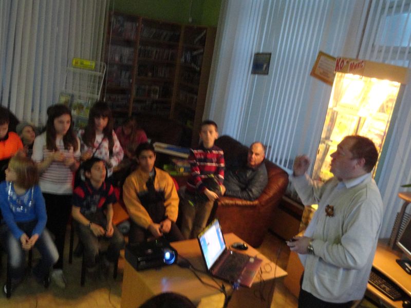 Фото к Сотрудники ИЦАЭ Владимира подарили участникам «Библионочи» оранжевое настроение