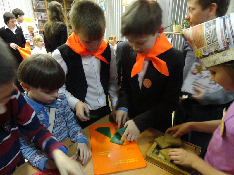 Фото к Сотрудники ИЦАЭ Владимира подарили участникам «Библионочи» оранжевое настроение