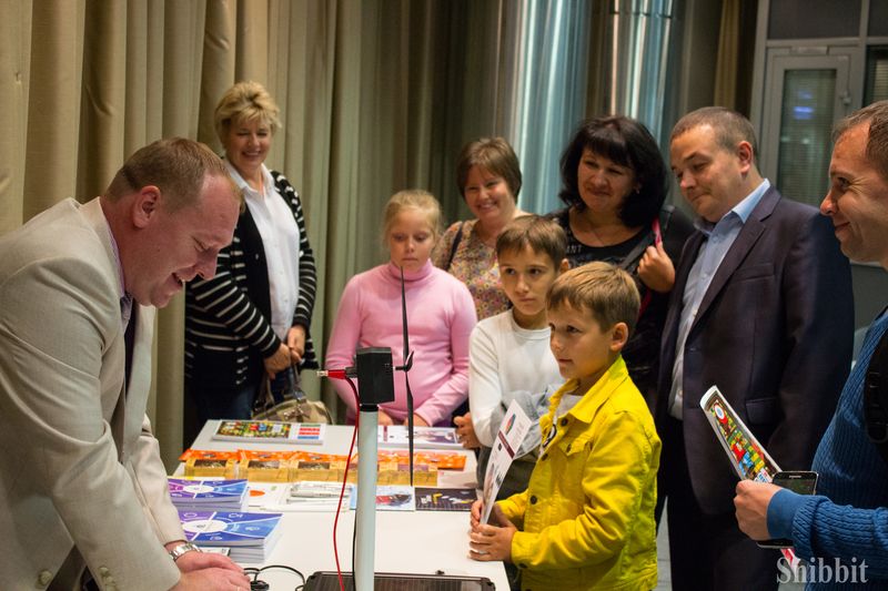 Фото к От предвоенной обстановки — к мирному существованию: «Цепная реакция успеха» в Манеже