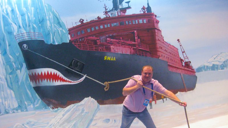 Фото к Сотрудники АО «ВПО «Точмаш» посетили выставку «Цепная реакция успеха»