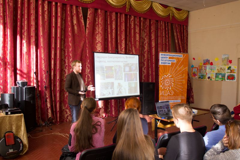 Фото к «Человек — это главная ценность»: во Владимире прошли встречи с футурологом Данилой Медведевым