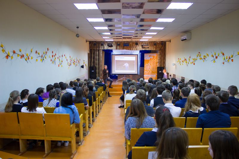 Фото к «Человек — это главная ценность»: во Владимире прошли встречи с футурологом Данилой Медведевым