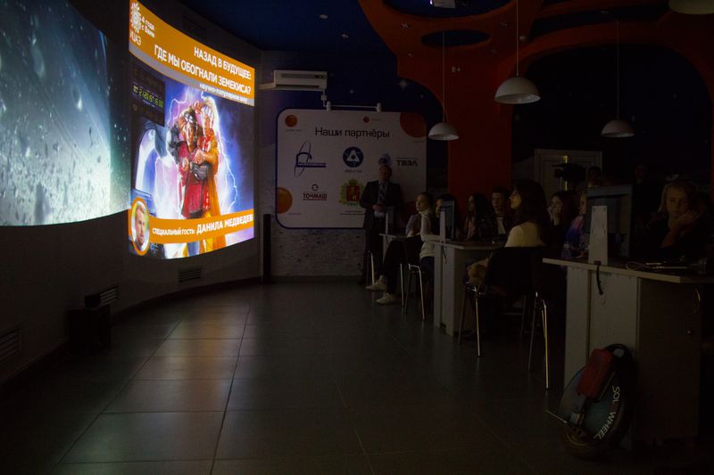 Фото к «Человек — это главная ценность»: во Владимире прошли встречи с футурологом Данилой Медведевым