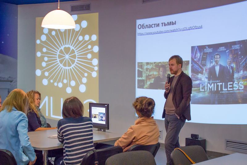 Фото к «Человек — это главная ценность»: во Владимире прошли встречи с футурологом Данилой Медведевым