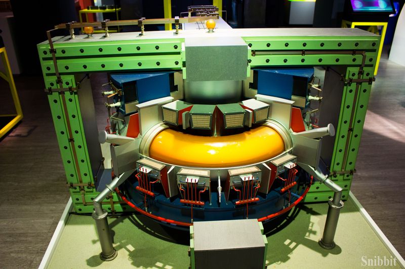 Фото к Сверхпроводники для проекта ИТЭР и линзы для фокусировки рентгеновских лучей: учителя из Владимирской области посетили АО «ВНИИНМ имени А. А. Бочвара»