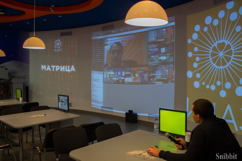 Фото к Илья Бер стал проводником по «Матрице» для школьников из 9 регионов