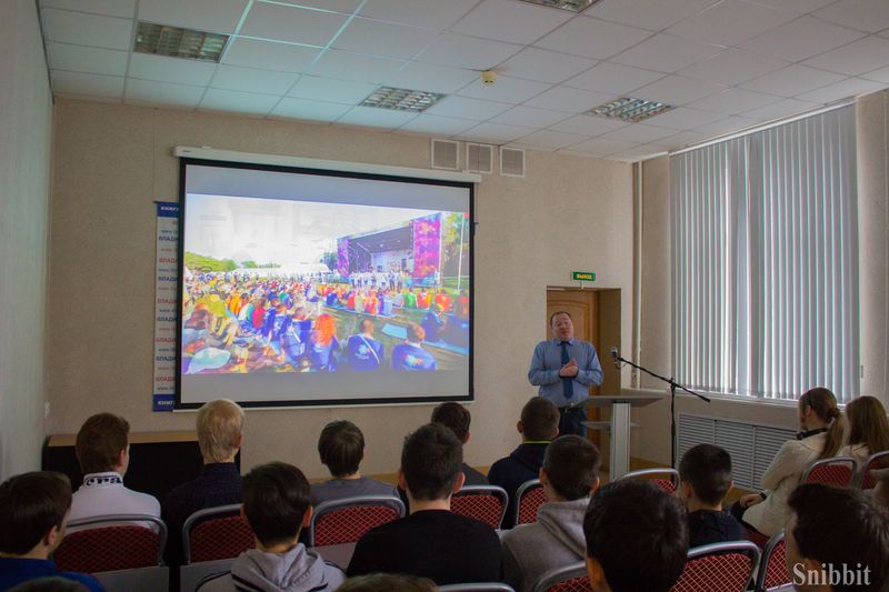 Фото к Во Владимирской областной научной библиотеке открылась выставка «Цепная реакция успеха»