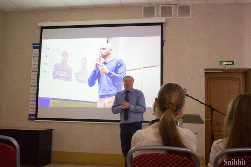 Фото к Во Владимирской областной научной библиотеке открылась выставка «Цепная реакция успеха»