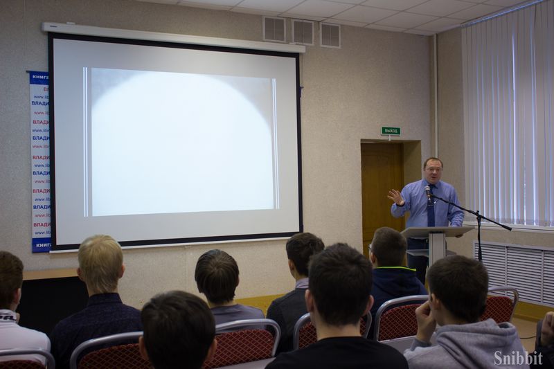 Фото к Во Владимирской областной научной библиотеке открылась выставка «Цепная реакция успеха»