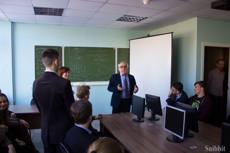 Фото к Фемто или нано? Владимирские школьники посетили высокотехнологичные лаборатории ведущего вуза региона